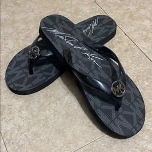 Michael kors flip-flops sandals